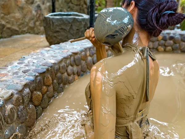 Take a Mud Bath in Kodakilhi